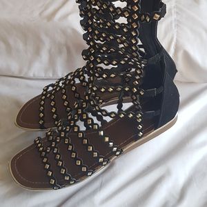 Black and gold spartiates you name it :)